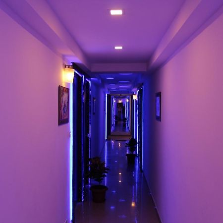 Hotel Kum Kum Adalaj 외부 사진