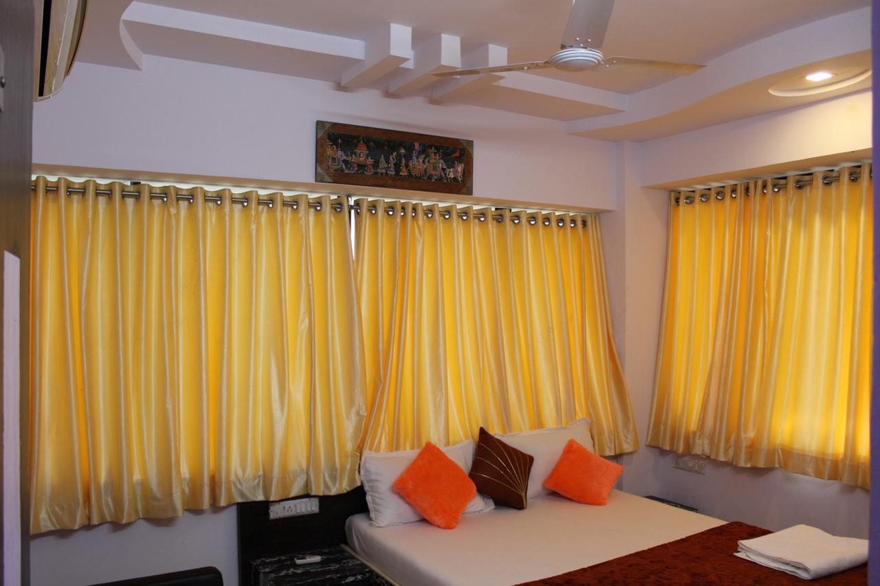 Hotel Kum Kum Adalaj 외부 사진