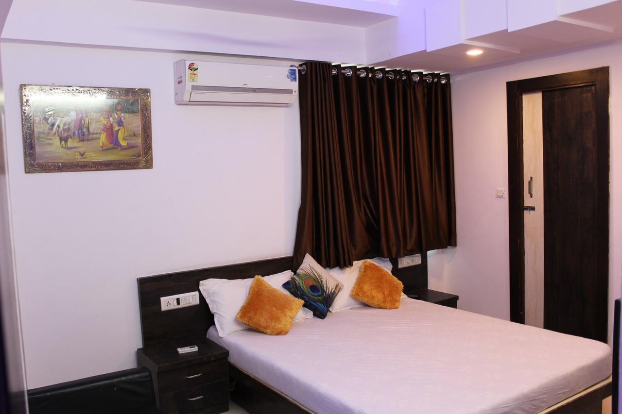 Hotel Kum Kum Adalaj 외부 사진