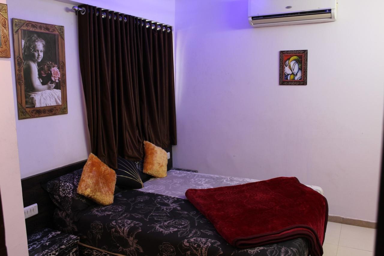 Hotel Kum Kum Adalaj 외부 사진