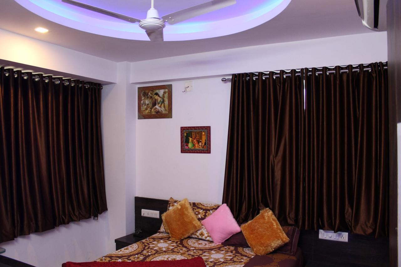 Hotel Kum Kum Adalaj 외부 사진