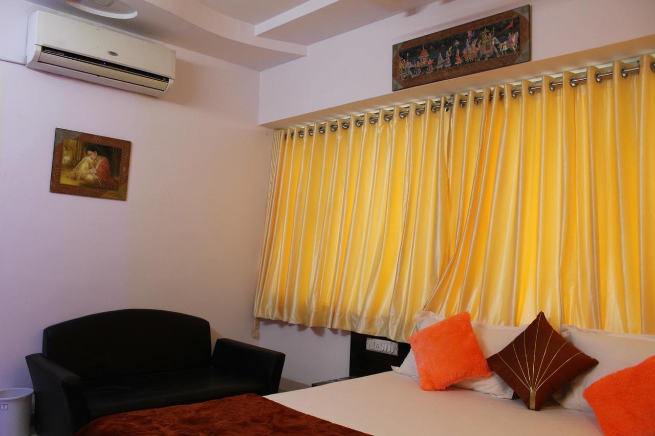 Hotel Kum Kum Adalaj 외부 사진