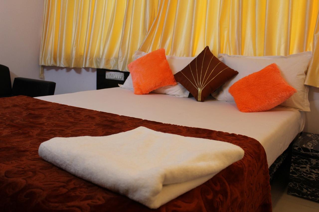 Hotel Kum Kum Adalaj 외부 사진