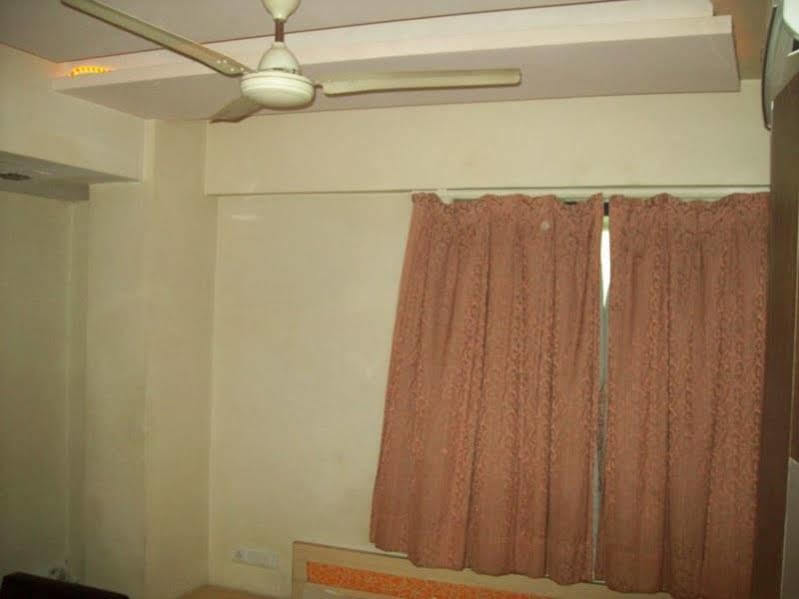 Hotel Kum Kum Adalaj 외부 사진