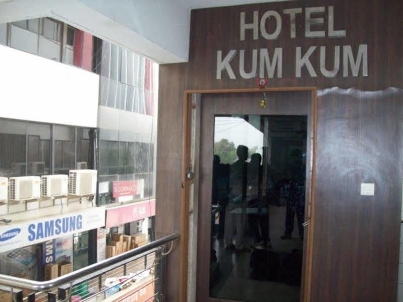 Hotel Kum Kum Adalaj 외부 사진